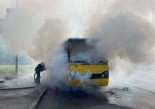 На окраине Киева сгорела маршрутка