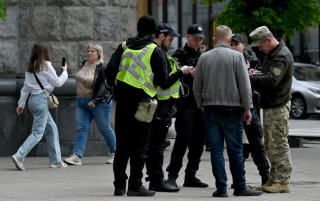 У центрі Києва посилили заходи безпеки: перевіряють машини та документи