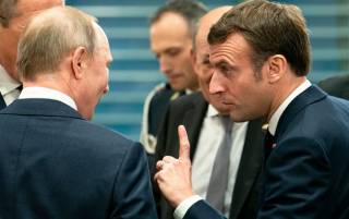 Макрон пообщался с Путиным, после чего позвонил Зеленскому