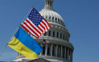 Білий дім офіційно підтвердив паузу у постачанні зброї Україні