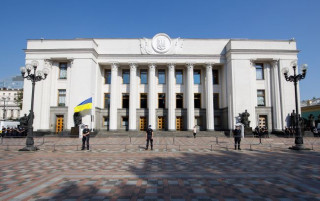 Військовий стан та мобілізацію в Україні продовжать вже 16-й раз
