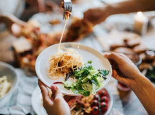 Німці розповіли, чим небезпечна пізня вечеря