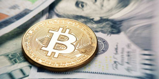 Ціна біткоїну перевищила 122 тисячі доларів
