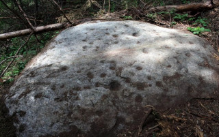 У Болгарії виявили доісторичну зіркову карту, вирізану в камені
