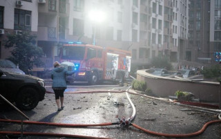 Внаслідок атаки постраждали шість районів Києва, кількість поранених знову зросла