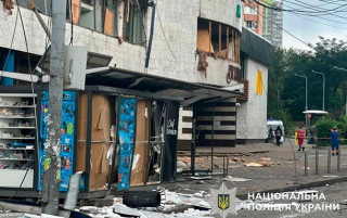 В Киеве ограбили магазин, который пострадал во время атаки РФ