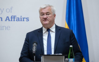 Україна готова до переговорів і наполягає на перемир'ї.