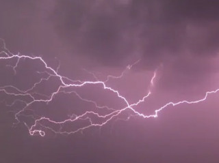 У США зафіксували найдовшу блискавку у світі