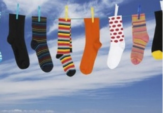 Британський мікробіолог розповіла, як правильно… прати шкарпетки