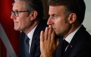 Переговоры на Аляске: Макрон и Стармер договорились сотрудничать с Трампом