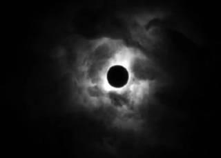 Вскоре над Землей взойдет черная Луна