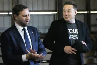 Маск решил «притормозить» со своей партией из-за Вэнса