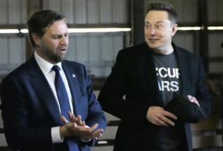 Маск вирішив «пригальмувати» зі своєю партією через Венс