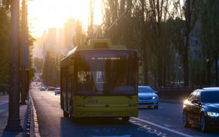 У Києві після нічної атаки змінено десятки маршрутів транспорту