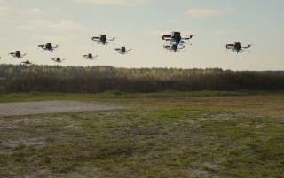Украина первой в мире начала регулярно использовать в бою рои дронов на ИИ, — WSJ