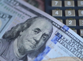 Українцям пояснили, чому у серпні дешевшав долар