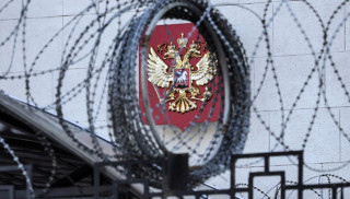 Росіянам доведеться затягнути пояси через війну та скорочення доходів, — FT