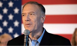 Безумство, що європейці досі купують російську нафту, фінансуючи війну, — Помпео