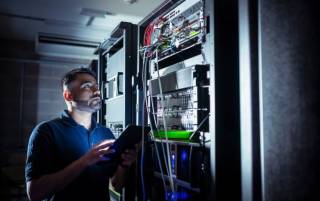 Украинские дроны оставили россиян без интернета на месяцы, — FT