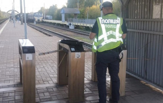 У Києві 13-річний «зацепер» упав із товарного поїзда: йому відірвало ногу