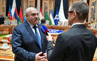 Лукашенко знову пригрозив Зеленському втратою країни