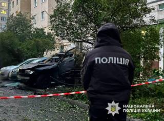Во дворе киевской многоэтажки взорвали автомобиль