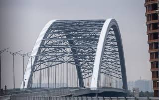 В Киеве во время тревоги будут перекрывать движение по одному из мостов