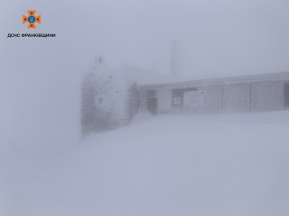 У Карпатах йде сніг та тримається мороз