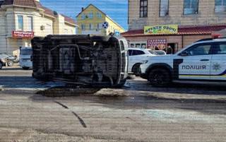 В Одессе толпа перевернула микроавтобус ТЦК