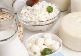 Американцы объяснили, почему следует есть цельномолочные продукты в молодости