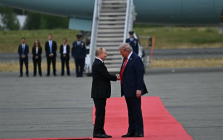 У Кремлі заявили, що зустріч Путіна та Трампа зараз «не потрібна»