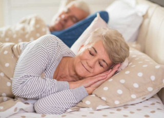 Японці розповіли, як покращити якість сну в літньому віці