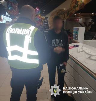 В Киеве неизвестный взорвал гранату в ТРЦ Dream Yellow