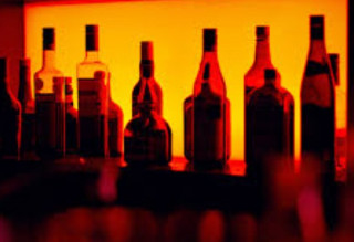 Американці розповіли про смертельну небезпеку алкоголю для молодих людей