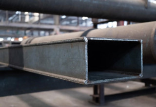 Труба профільна квадратна та прямокутна: у чому різниця, характеристики, застосування та ціни в Україні 2026