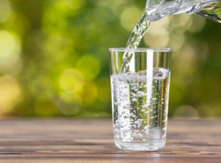 Медик розвінчала міф про добову норму води