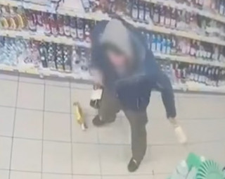 У Києві чоловік учинив бешкет у алкогольному відділі магазину