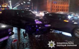 У Києві п'яний водій Porsche Cayenne влаштував ДТП та стрілянину
