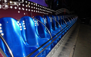 У Кременчуці дві дівчини випали з атракціону