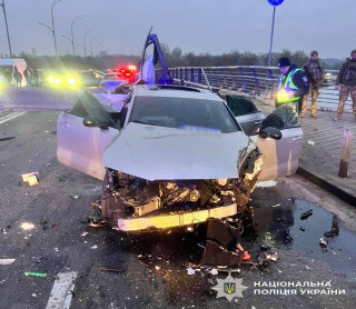 У Києві перекрили один із мостів через Дніпро в обох напрямках