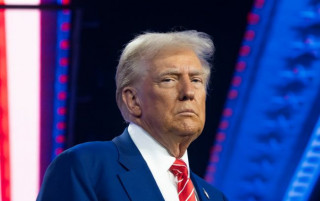 Трамп обещает отомстить за удар по посольству США в Эр-Рияде