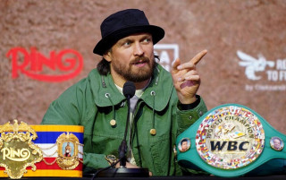 Усик рассказал, сколько еще боев планирует провести перед завершеним карьеры